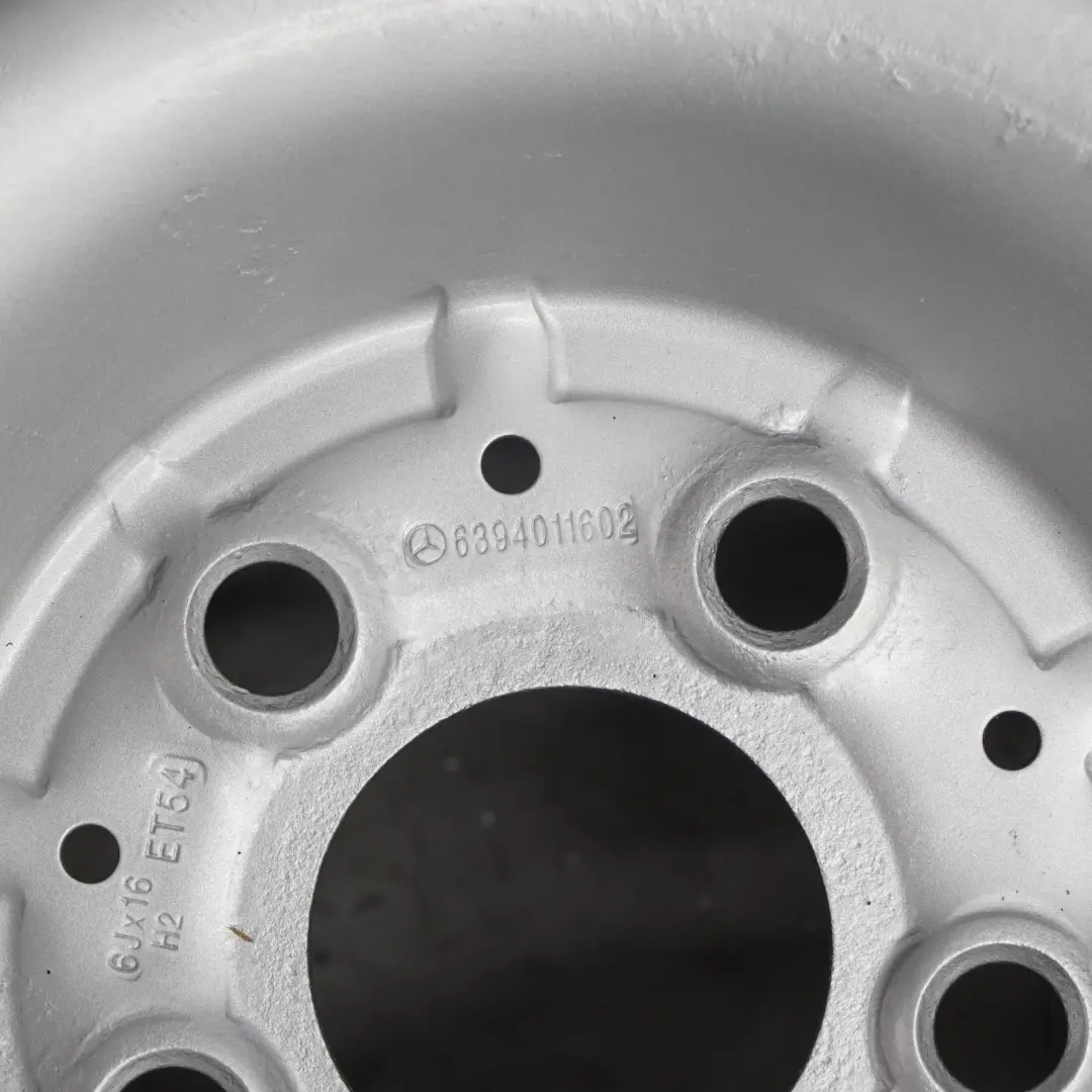 Jantes en acier argenté 16" 6J ET:54 pour Mercedes Viano Vito W639 à propos du numéro de pièce A6394011602 Mercedes Viano Vito W639 Jantes en acier argenté 16" 6J ET:54 - SKU A6394011602-1 - Numéro de pièce A6394011602
