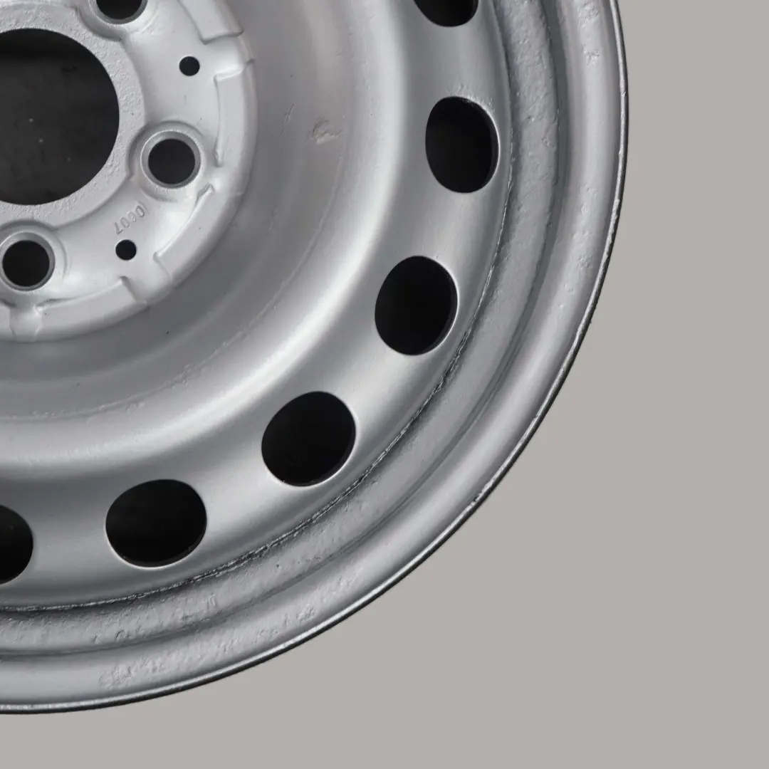 Jantes en acier argenté 16" 6J ET:54 pour Mercedes Viano Vito W639 à propos du numéro de pièce A6394011602 Mercedes Viano Vito W639 Jantes en acier argenté 16" 6J ET:54 - SKU A6394011602-1 - Numéro de pièce A6394011602