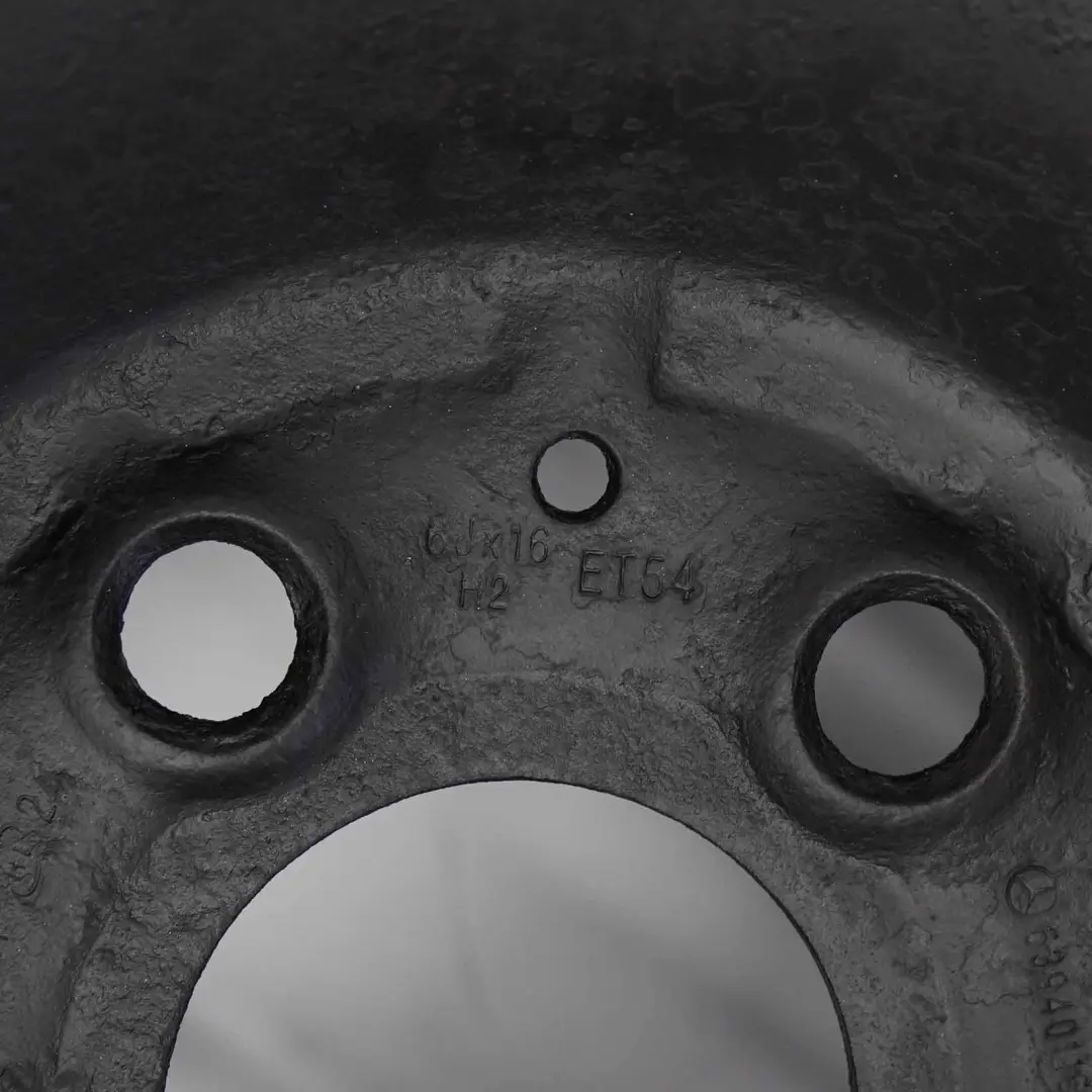 Jante acier noire 16" 6J ET:54 pour Mercedes Viano Vito W639 à propos du numéro de pièce A6394011602 Mercedes Viano Vito W639 Jante acier noire 16" 6J ET:54 - SKU A6394011602-3 - Numéro de pièce A6394011602