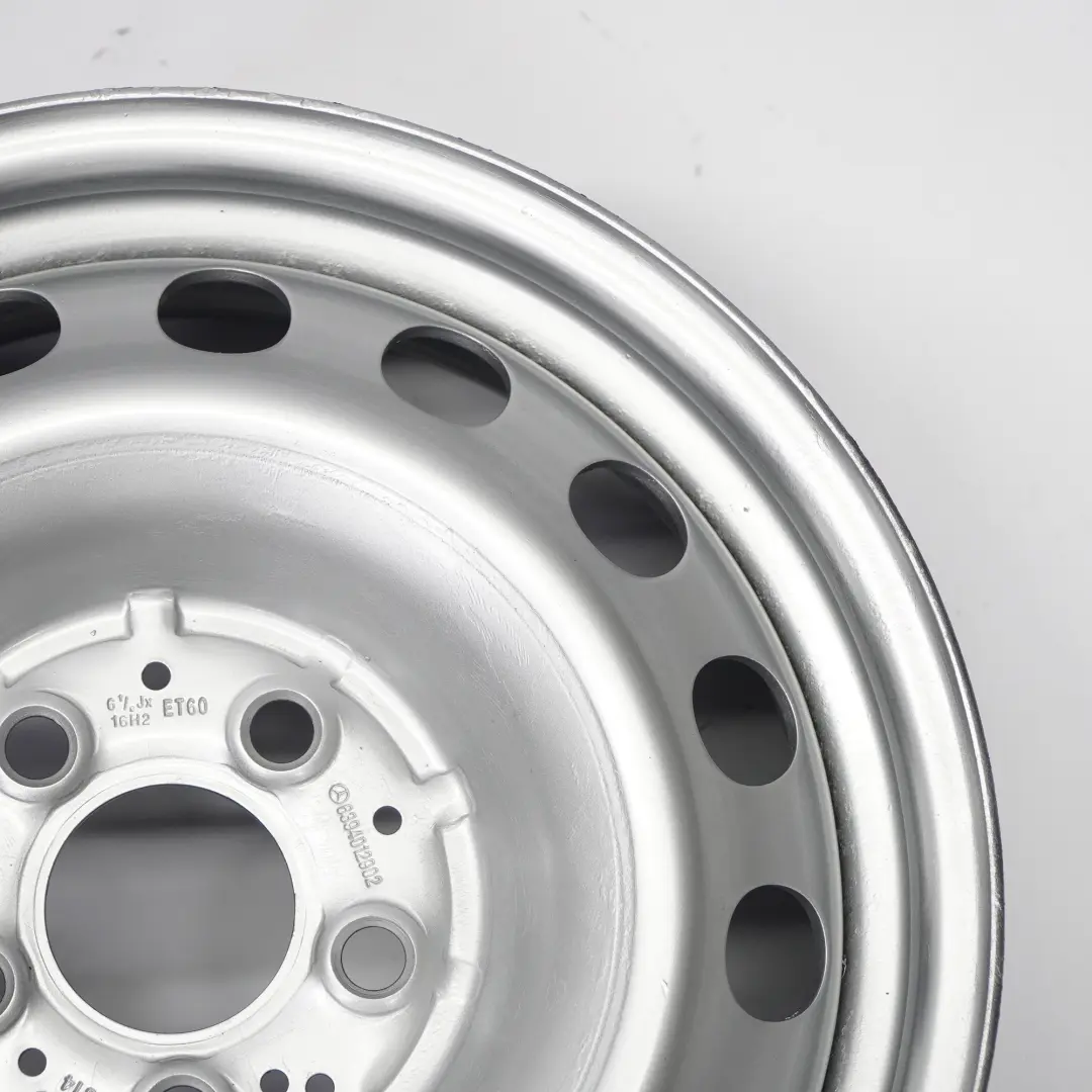 Srebrna Felga Stalowa 16" 6,5J ET:60 do Mercedes Vito Viano W639 o numerze A6394012902 Mercedes Vito Viano W639 Srebrna Felga Stalowa 16" 6,5J ET:60 - SKU A6394012902-1 - Numer Części A6394012902