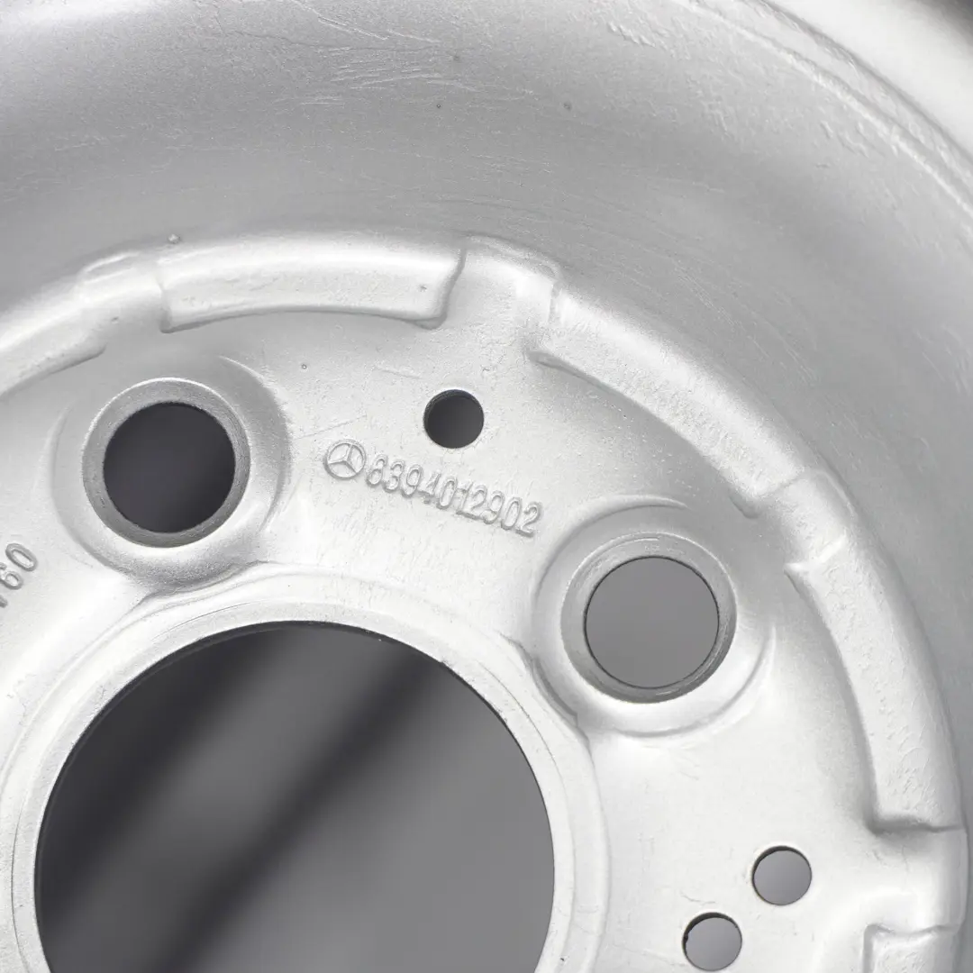 jante acier argentée 16" 6,5J ET:60 pour Mercedes Vito Viano W639 à propos du numéro de pièce A6394012902 Mercedes Vito Viano W639 jante acier argentée 16" 6,5J ET:60 - SKU A6394012902-1 - Numéro de pièce A6394012902