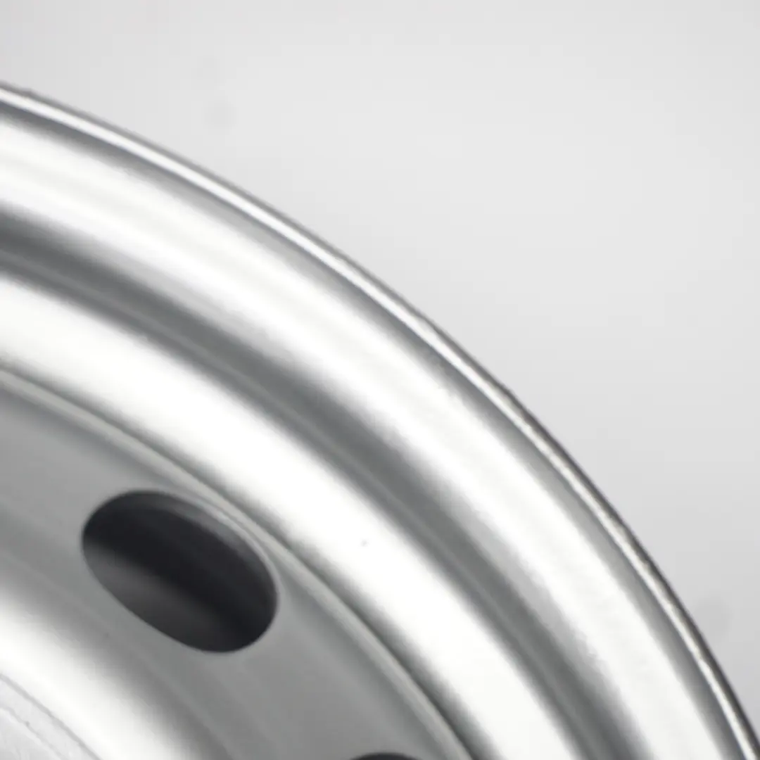 Llanta de acero plateada 16" 6,5J ET:60 para Mercedes Vito Viano W639 con número de pieza A6394012902 Mercedes Vito Viano W639 Llanta de acero plateada 16" 6,5J ET:60 - SKU A6394012902-1 - Número de pieza A6394012902