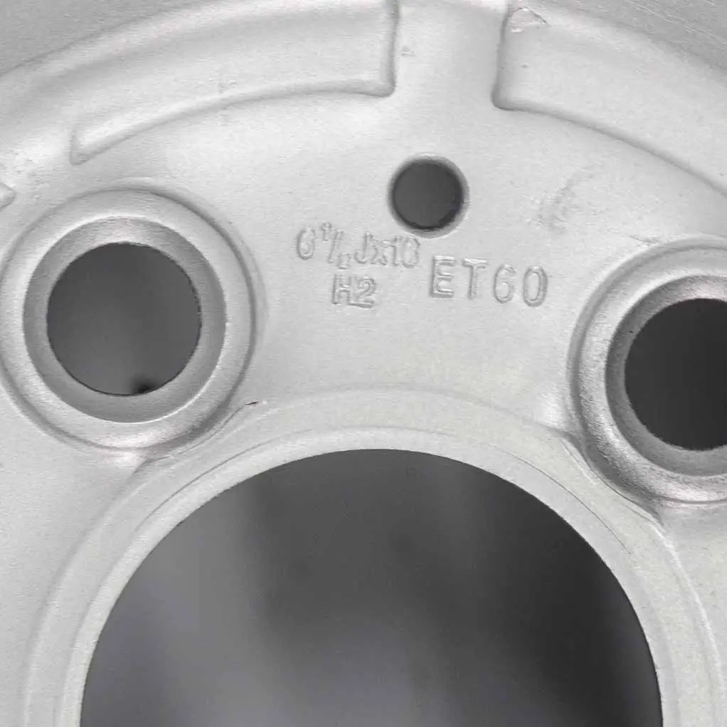 Llanta de acero plateada 16" 6,5J ET:60 para Mercedes Viano Vito W639 con número de pieza A6394013302 Mercedes Viano Vito W639 Llanta de acero plateada 16" 6,5J ET:60 - SKU A6394013302 - Número de pieza A6394013302