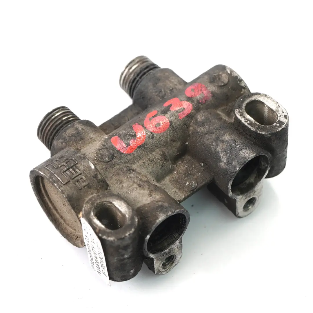 Vanne de température d'huile Mercedes W639 Refroidissement l'huile transsmision pour à propos du numéro de pièce A6395010065 Vanne de température d'huile Mercedes W639 Refroidissement l'huile transsmision - SKU A6395010065 - Numéro de pièce A6395010065