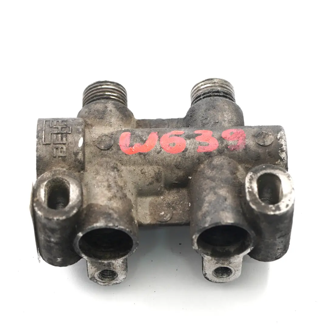 Zawór Temperatury Oleju Chłodzenia Skrzyni do Mercedes Vito W639 o numerze A6395010065 Mercedes Vito W639 Zawór Temperatury Oleju Chłodzenia Skrzyni - SKU A6395010065 - Numer Części A6395010065