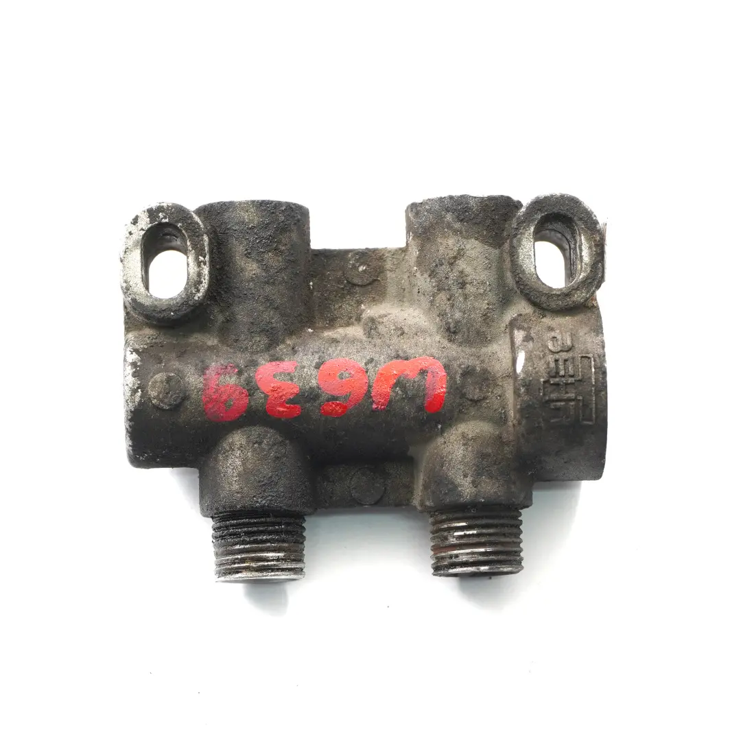 Vanne de température d'huile Mercedes W639 Refroidissement l'huile transsmision pour à propos du numéro de pièce A6395010065 Vanne de température d'huile Mercedes W639 Refroidissement l'huile transsmision - SKU A6395010065 - Numéro de pièce A6395010065