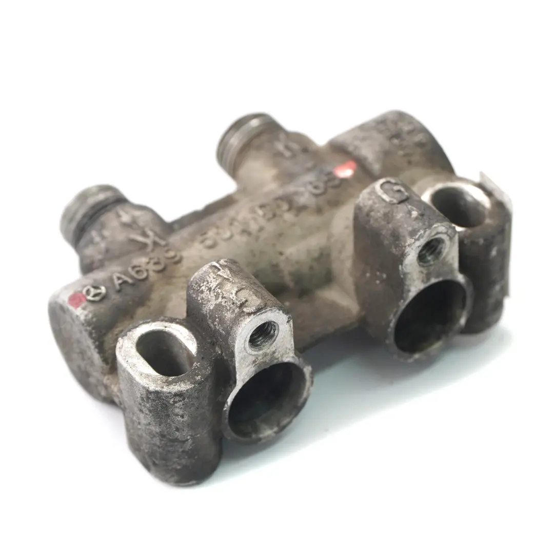 Vanne de température d'huile Mercedes W639 Refroidissement l'huile transsmision pour à propos du numéro de pièce A6395010065 Vanne de température d'huile Mercedes W639 Refroidissement l'huile transsmision - SKU A6395010065 - Numéro de pièce A6395010065