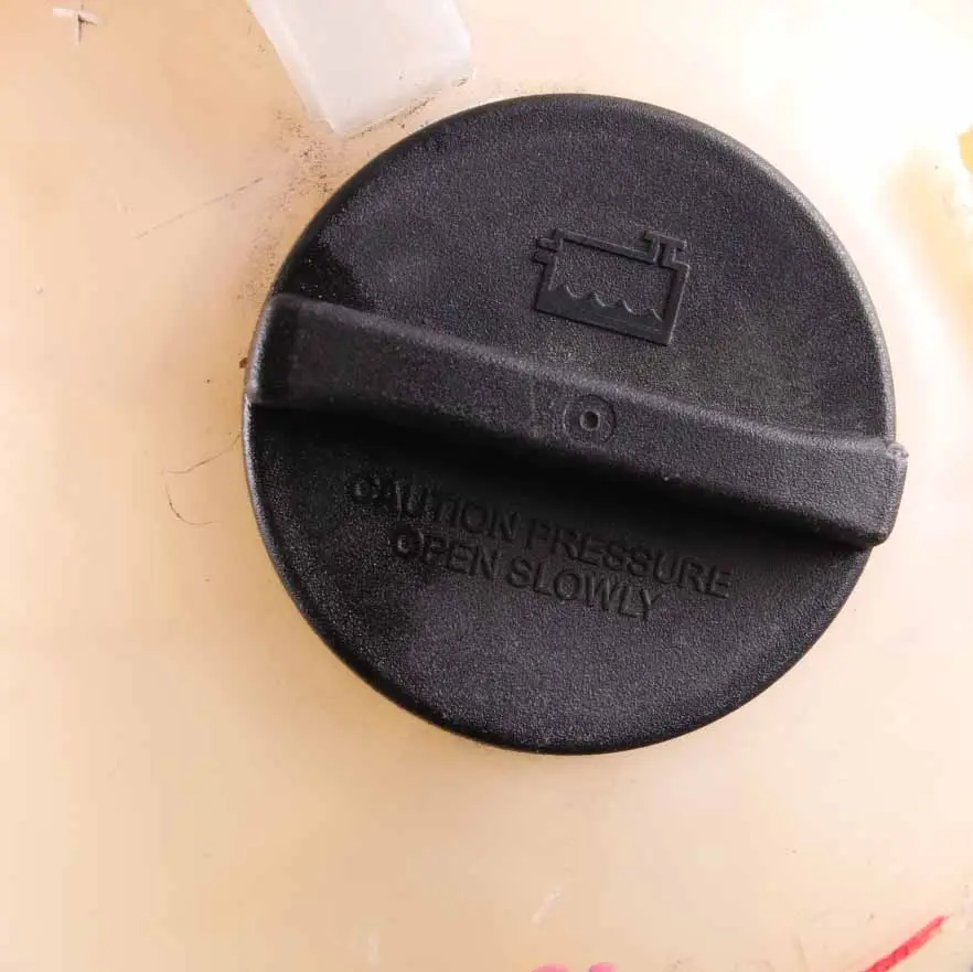 Serbatoio espansione liquido raffreddamento Bottiglia per Mercedes W639 con numero di parte A6395010503 Mercedes W639 Serbatoio espansione liquido raffreddamento Bottiglia - SKU A6395010503-1 - Numero di parte A6395010503