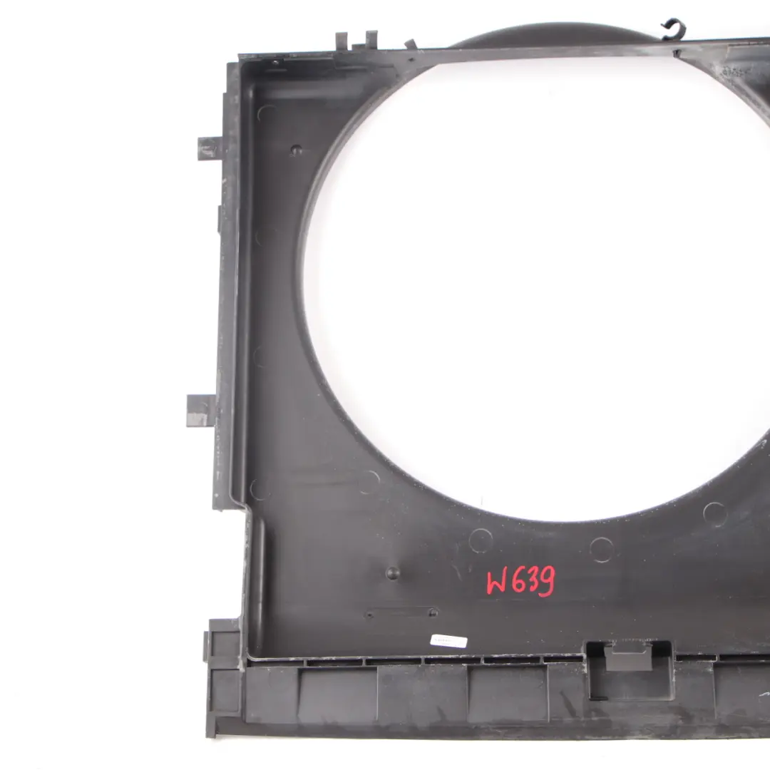 OM646 Refrigeración Ventilador Radiador Cubierta Marco para Mercedes Vito W639 con número de pieza A6395050055 Mercedes Vito W639 OM646 Refrigeración Ventilador Radiador Cubierta Marco - SKU A6395050055 - Número de pieza A6395050055