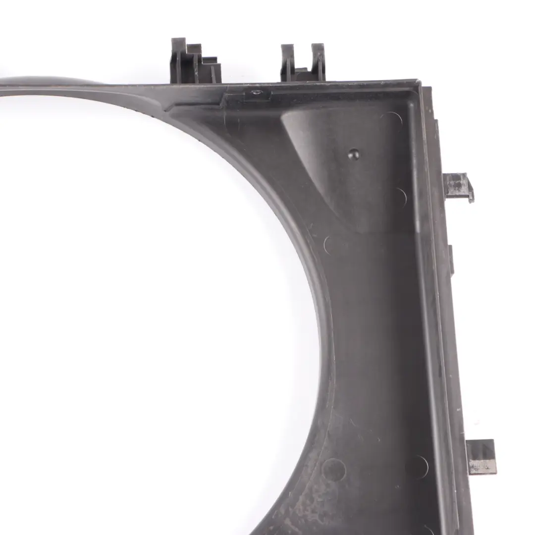 OM651 Kühlung Kühler Lüfterhaube Abdeckung Rahmen für Mercedes Vito W639 mit Teilenummer A6395051855 Mercedes Vito W639 OM651 Kühlung Kühler Lüfterhaube Abdeckung Rahmen - SKU A6395051855 - Teilenummer A6395051855