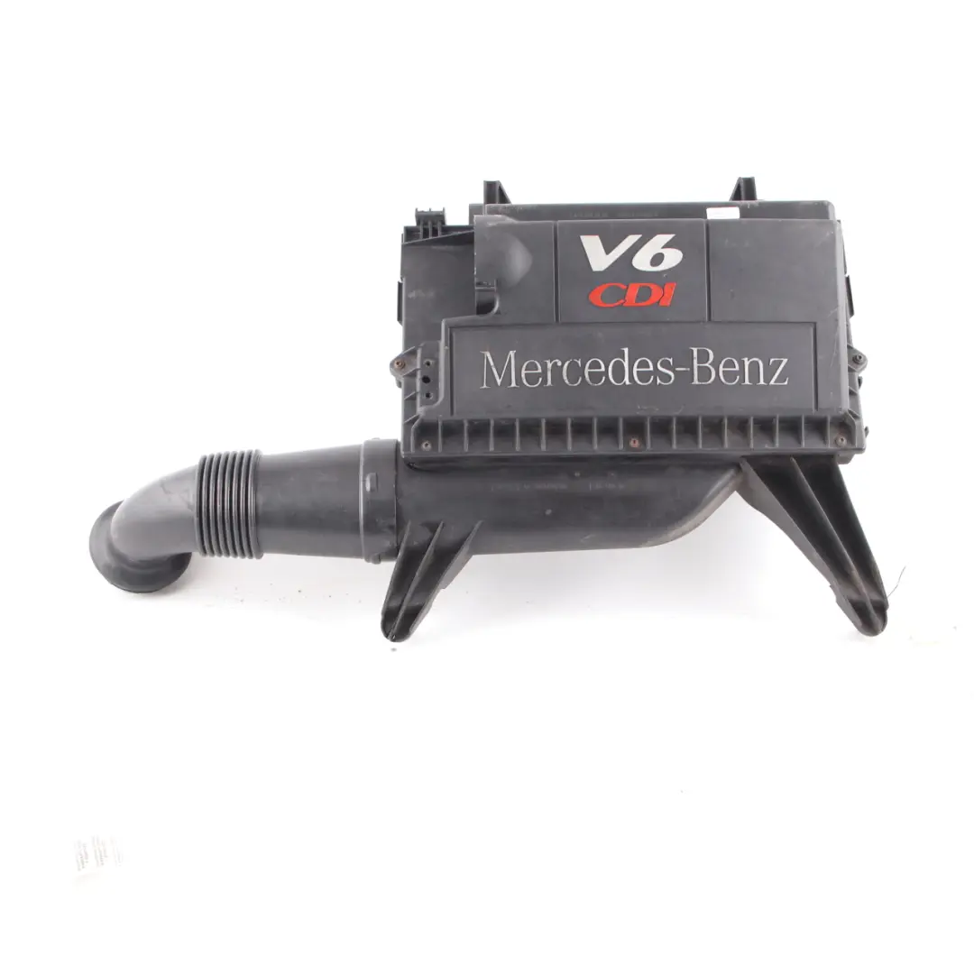 OM642 Ansaugschalldämpfer Luftfilterdeckel Diesel für Mercedes Vito W639 mit Teilenummer A6395282806 Mercedes Vito W639 OM642 Ansaugschalldämpfer Luftfilterdeckel Diesel - SKU A6395282806 - Teilenummer A6395282806