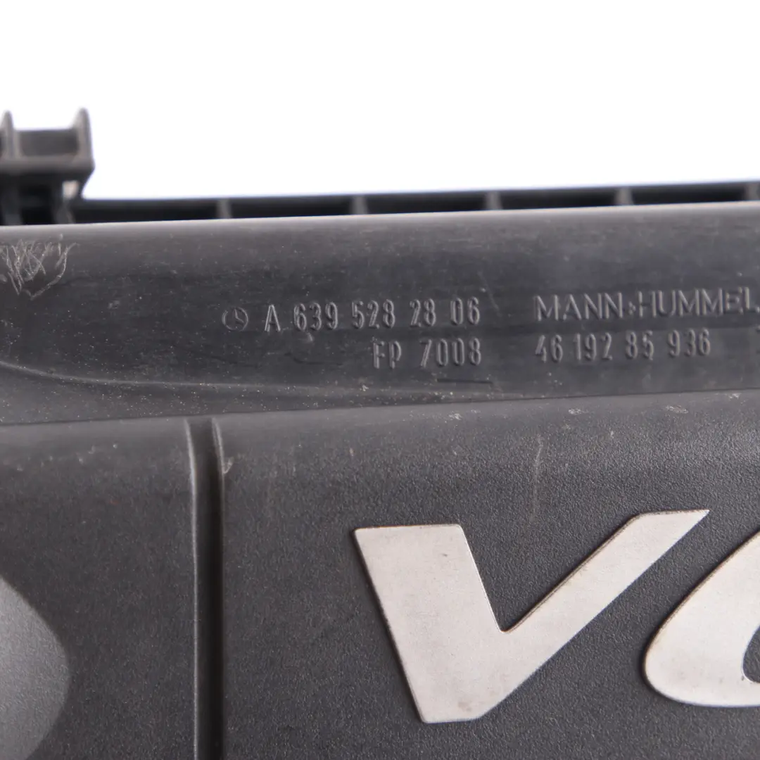 OM642 Silenciador Admisión Tapa Filtro Diesel para Mercedes Vito W639 con número de pieza A6395282806 Mercedes Vito W639 OM642 Silenciador Admisión Tapa Filtro Diesel - SKU A6395282806 - Número de pieza A6395282806