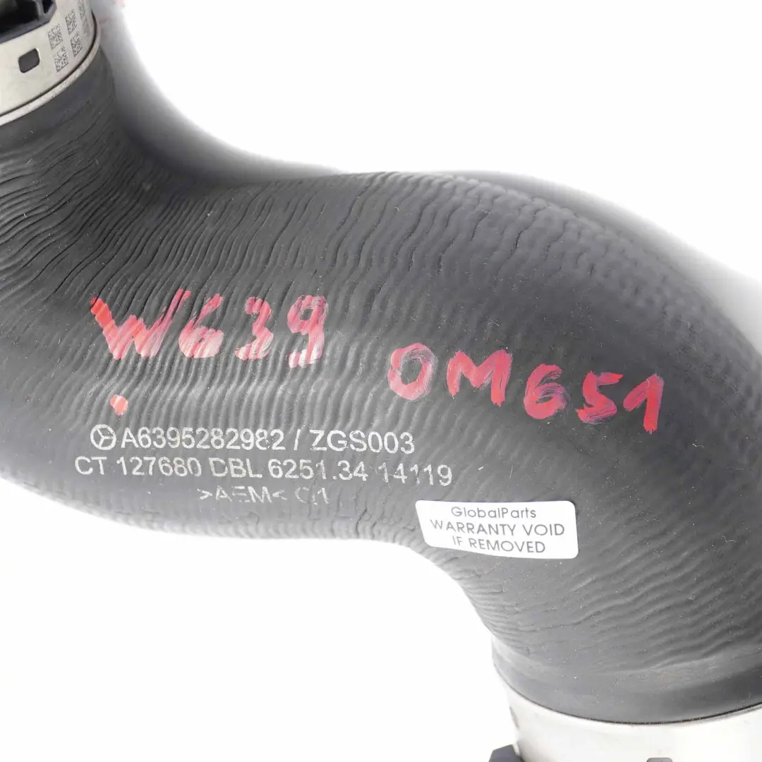 Flusso d'Aria Tubo OM651 Diesel per Mercedes Vito W639 Turbo Intercooler con numero di parte A6395282982 Mercedes Vito W639 Turbo Intercooler Flusso d'Aria Tubo OM651 Diesel - SKU A6395282982 - Numero di parte A6395282982