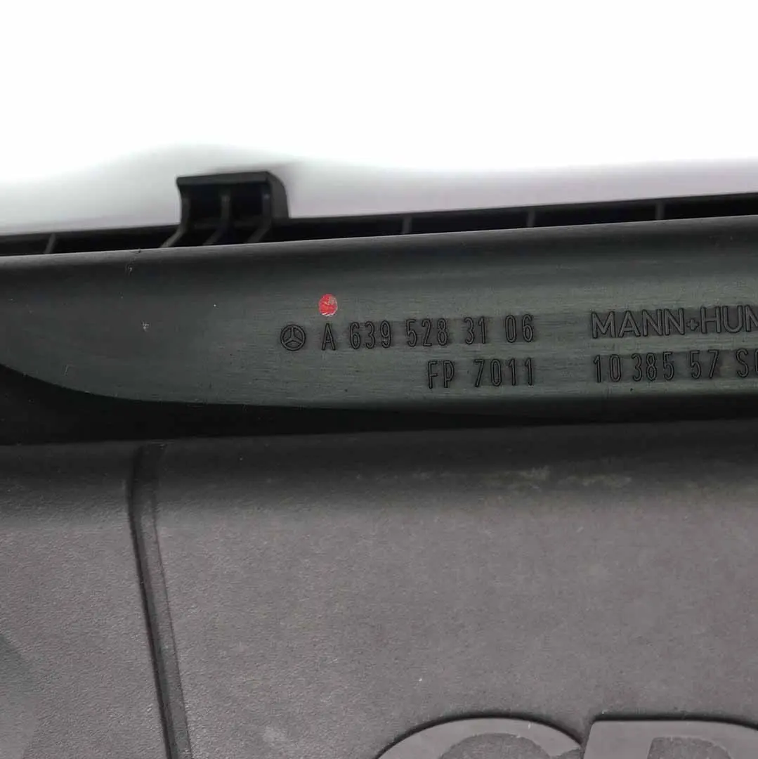 Silenziatore aspirazione Mercedes Vito W639 Filtro aria Coperchio per con numero di parte A6395283106 Silenziatore aspirazione Mercedes Vito W639 Filtro aria Coperchio - SKU A6395283106 - Numero di parte A6395283106