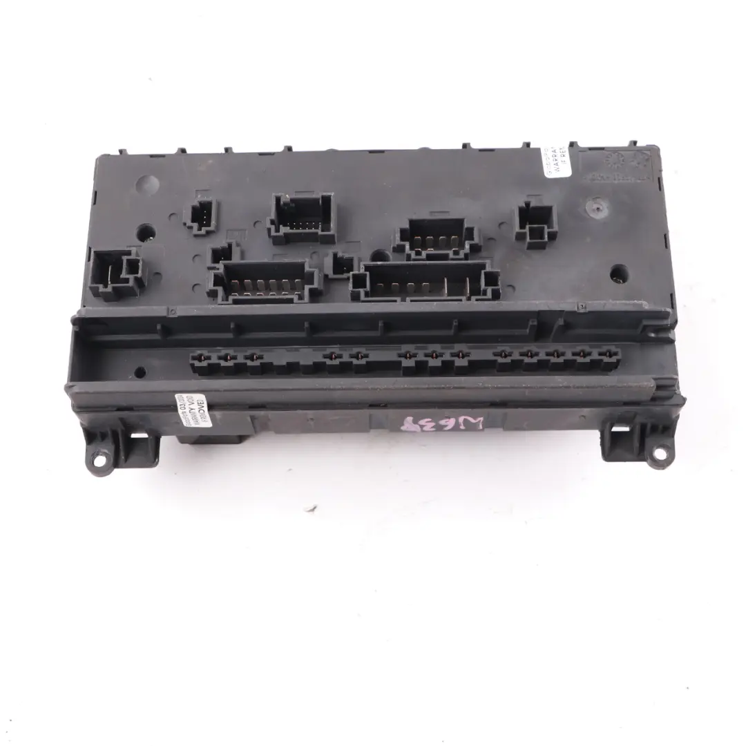 Fuse Box Relay Control Unit to Mercedes Vito W639 with Part number A6395450401 Mercedes Vito W639 Fuse Box Relay Control Unit - SKU A6395450401 - Part number A6395450401