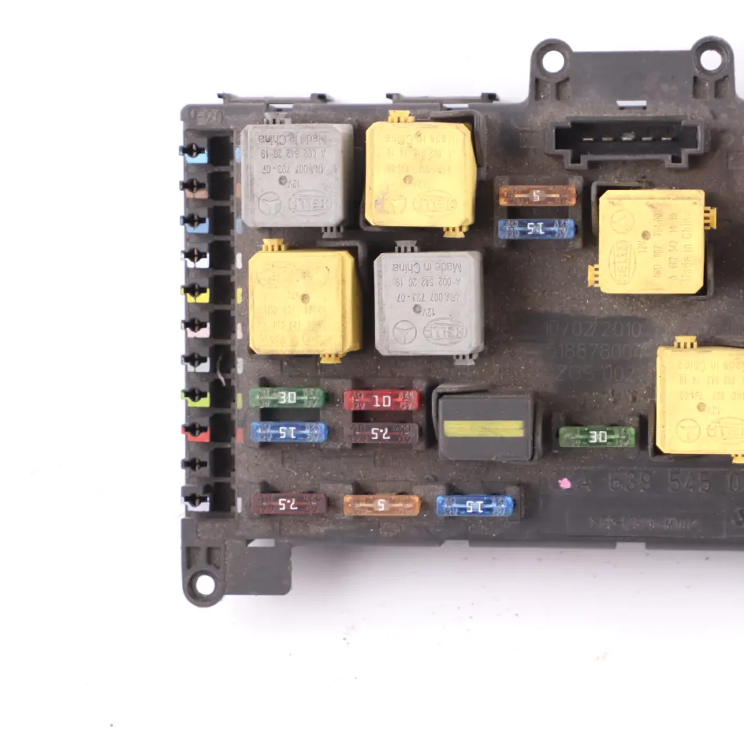 Fuse Box Relay Control Unit to Mercedes Vito W639 with Part number A6395450401 Mercedes Vito W639 Fuse Box Relay Control Unit - SKU A6395450401 - Part number A6395450401