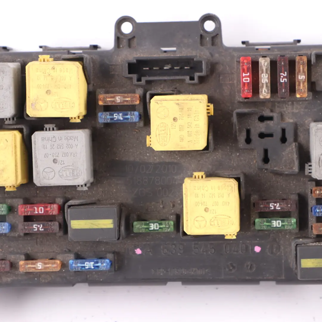 Fuse Box Relay Control Unit to Mercedes Vito W639 with Part number A6395450401 Mercedes Vito W639 Fuse Box Relay Control Unit - SKU A6395450401 - Part number A6395450401