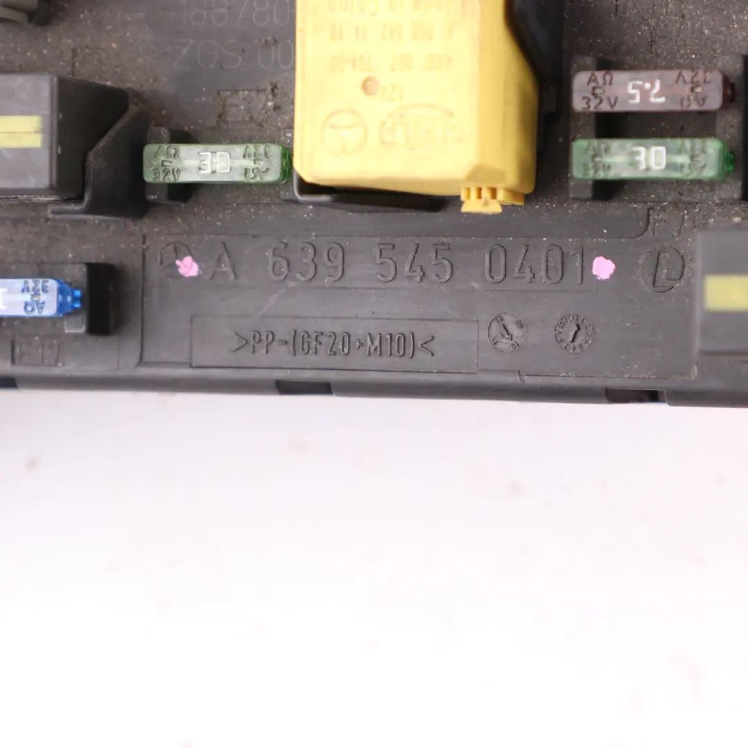 Fuse Box Relay Control Unit to Mercedes Vito W639 with Part number A6395450401 Mercedes Vito W639 Fuse Box Relay Control Unit - SKU A6395450401 - Part number A6395450401