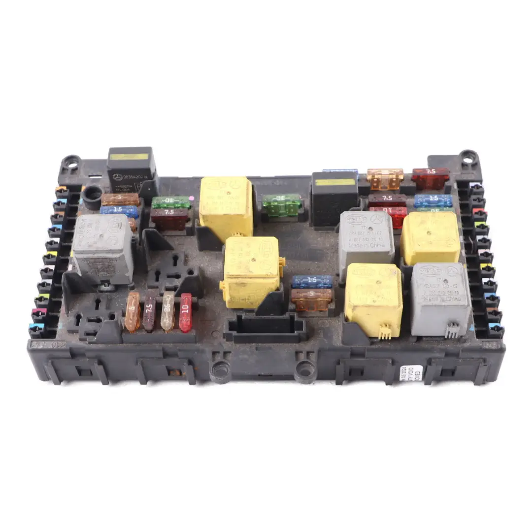 Fuse Box Relay Control Unit to Mercedes Vito W639 with Part number A6395450401 Mercedes Vito W639 Fuse Box Relay Control Unit - SKU A6395450401 - Part number A6395450401