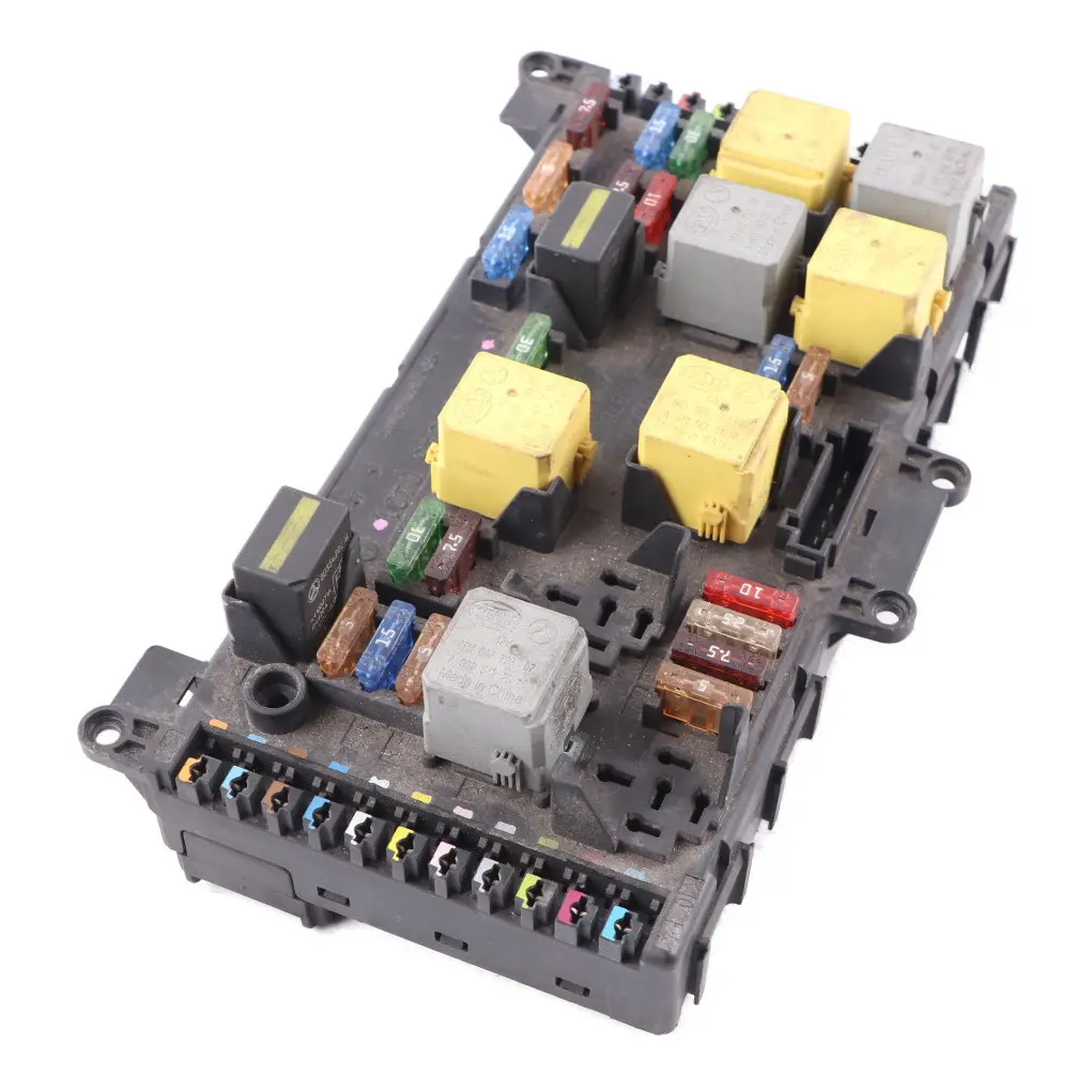 Fuse Box Relay Control Unit to Mercedes Vito W639 with Part number A6395450401 Mercedes Vito W639 Fuse Box Relay Control Unit - SKU A6395450401 - Part number A6395450401