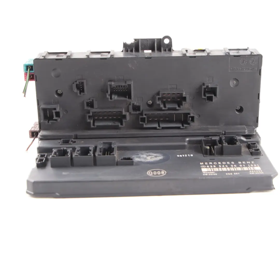 Boîte fusibles Relais Unité Module électrique SAM pour Mercedes W639 à propos du numéro de pièce A6395450601 Mercedes W639 Boîte fusibles Relais Unité Module électrique SAM - SKU A6395450601-1 - Numéro de pièce A6395450601