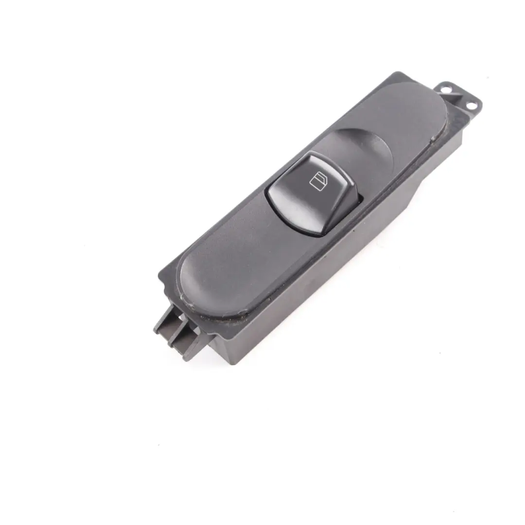 Mercedes Vito W639 Bouton d'interrupteur commande vitres portières A6395451413 - SKU A6395450613 - Numéro de pièce A6395450613