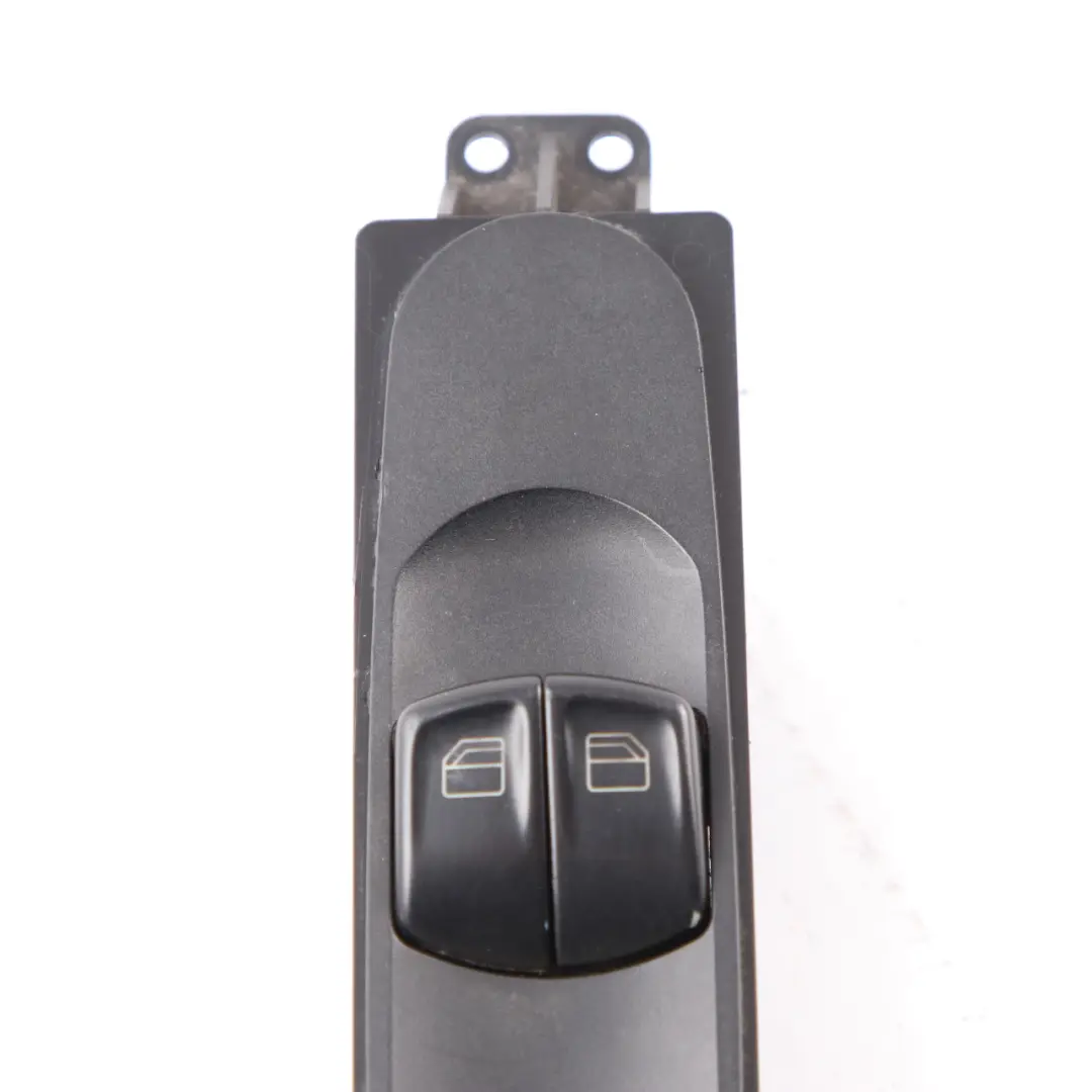 Panneau contrôle l'interrupteurfenêtre électrique pour Mercedes Vito W639 à propos du numéro de pièce A6395450713 Mercedes Vito W639 Panneau contrôle l'interrupteurfenêtre électrique - SKU A6395450713 - Numéro de pièce A6395450713