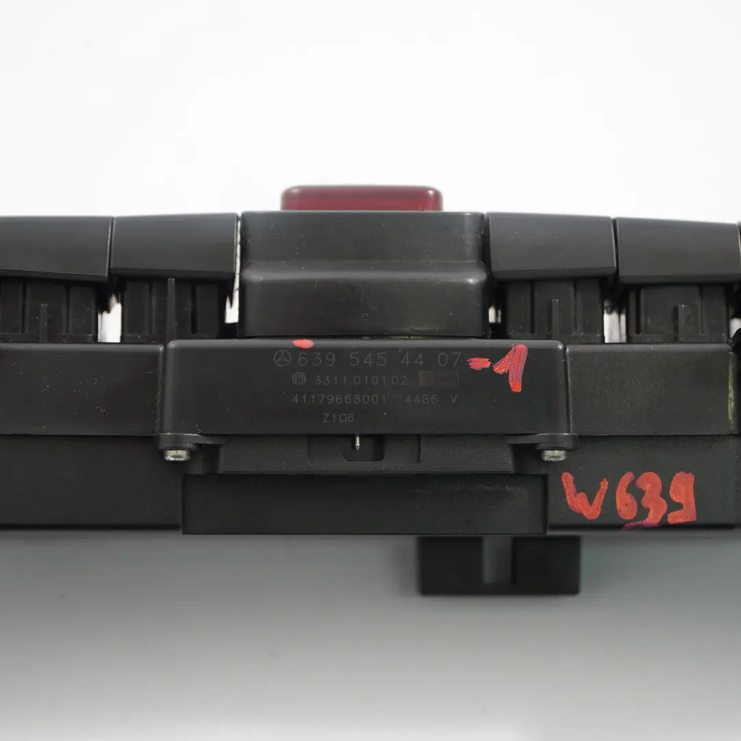 Panneau Interrupteur Commande Feux Détresse ASR Verrouillage pour Mercedes Vito W639 à propos du numéro de pièce A6395454407 Mercedes Vito W639 Panneau Interrupteur Commande Feux Détresse ASR Verrouillage - SKU A6395454407 - Numéro de pièce A6395454407