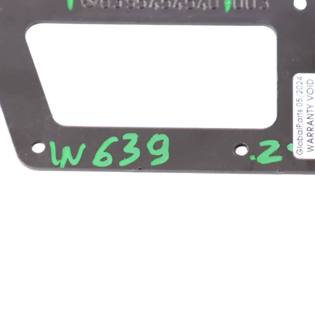 Support Fixation Moulure pour Mercedes Vito W639 à propos du numéro de pièce A6395454540 Mercedes Vito W639 Support Fixation Moulure - SKU A6395454540 - Numéro de pièce A6395454540