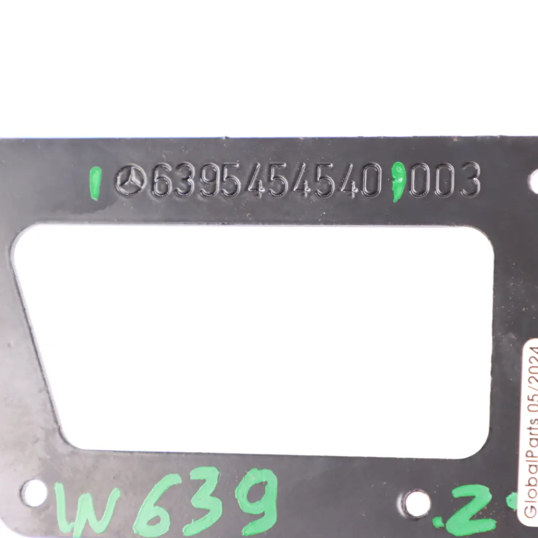Support Fixation Moulure pour Mercedes Vito W639 à propos du numéro de pièce A6395454540 Mercedes Vito W639 Support Fixation Moulure - SKU A6395454540 - Numéro de pièce A6395454540