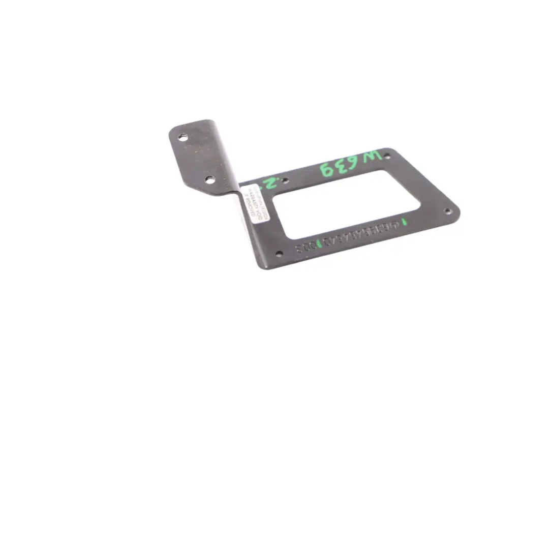 Support Fixation Moulure pour Mercedes Vito W639 à propos du numéro de pièce A6395454540 Mercedes Vito W639 Support Fixation Moulure - SKU A6395454540 - Numéro de pièce A6395454540