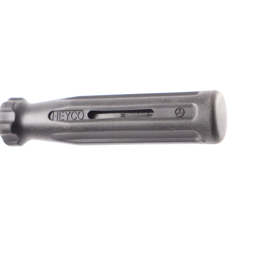 Werkzeugkoffer Reparatur Schraubenschlüssel Haken A6395800103 für Mercedes W639 mit Teilenummer A6395800199 Mercedes W639 Werkzeugkoffer Reparatur Schraubenschlüssel Haken A6395800103 - SKU A6395800199 - Teilenummer A6395800199