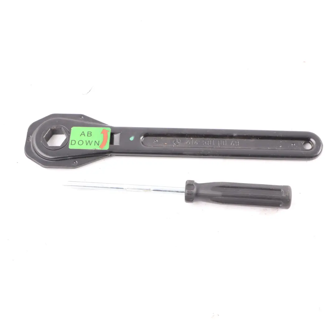 Werkzeugkoffer Reparatur Schraubenschlüssel Haken A6395800103 für Mercedes W639 mit Teilenummer A6395800199 Mercedes W639 Werkzeugkoffer Reparatur Schraubenschlüssel Haken A6395800103 - SKU A6395800199 - Teilenummer A6395800199