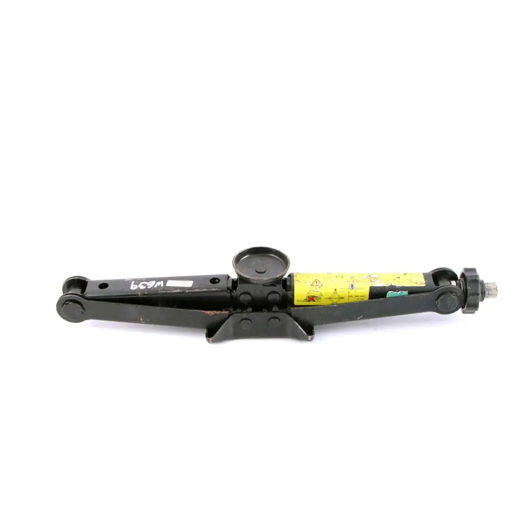 Sollevatore di Ruote Strumento di Servizio per Mercedes Vito W447 W639 con numero di parte A6395800218 Mercedes Vito W447 W639 Sollevatore di Ruote Strumento di Servizio - SKU A6395800218 - Numero di parte A6395800218