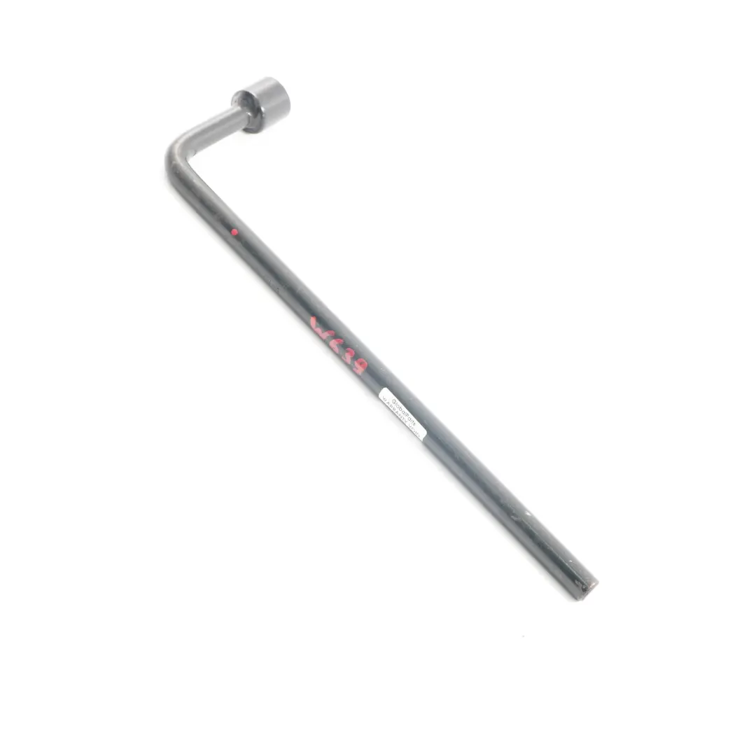 Strumento Chiave Per Supporto Ruota per Mercedes Vito W639 con numero di parte A6395810001 Mercedes Vito W639 Strumento Chiave Per Supporto Ruota - SKU A6395810001 - Numero di parte A6395810001