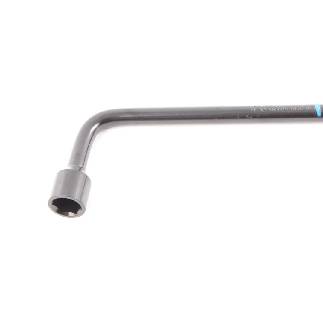 Strumento Chiave Per Supporto Ruota A6395810001 per Mercedes Vito W639 con numero di parte A6395810301 Mercedes Vito W639 Strumento Chiave Per Supporto Ruota A6395810001 - SKU A6395810301 - Numero di parte A6395810301