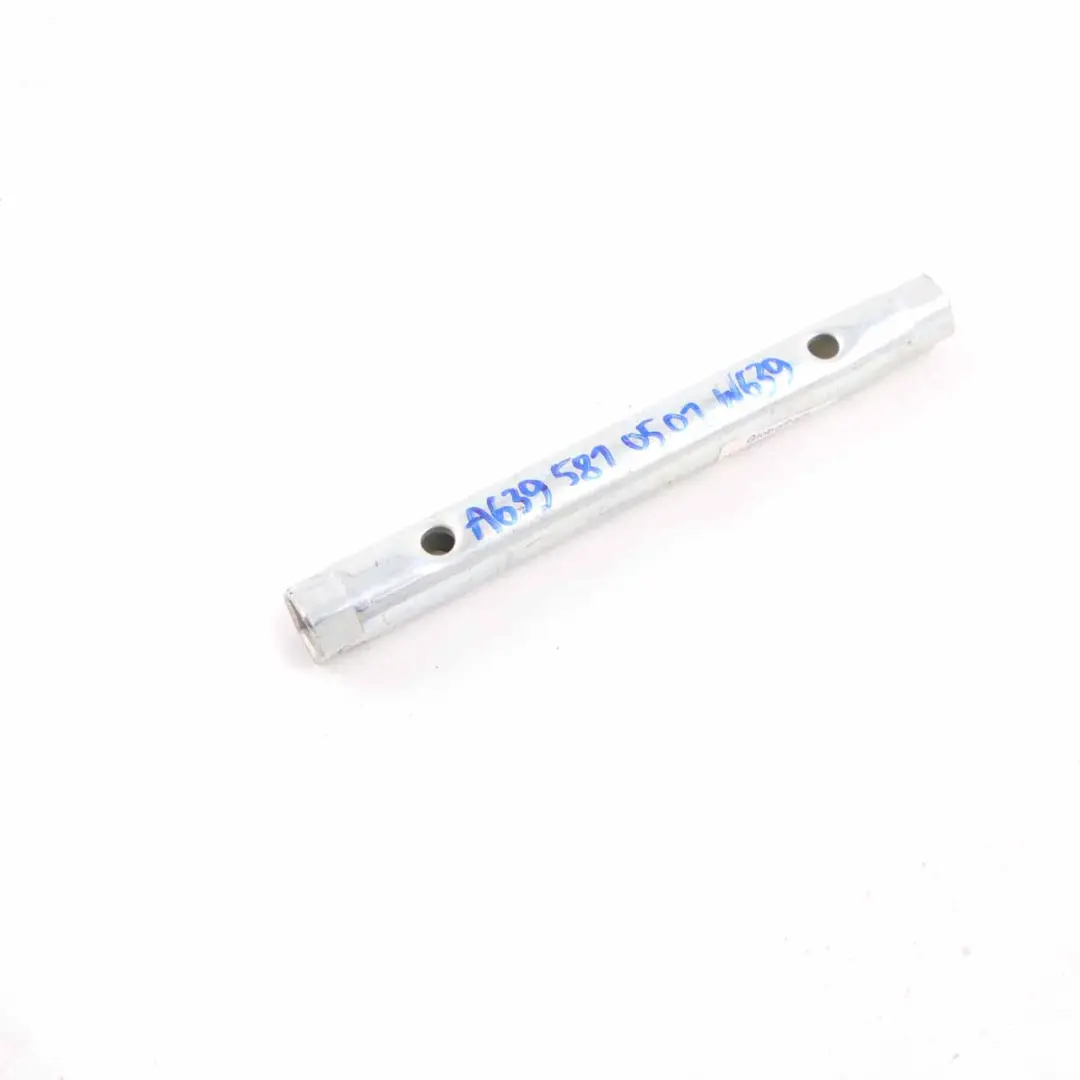 Socket Wrench Tool Kit to Mercedes Vito Viano W639 with Part number A6395810501 Mercedes Vito Viano W639 Socket Wrench Tool Kit - SKU A6395810501 - Part number A6395810501