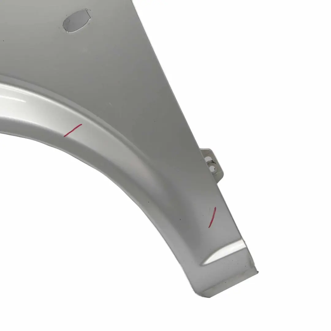 parafango anteriore sinistro laterale Argento brillante 9744 per Mercedes Vito W639 con numero di parte A6396305107 Mercedes Vito W639 parafango anteriore sinistro laterale Argento brillante 9744 - SKU A6396305107-BRS1 - Numero di parte A6396305107