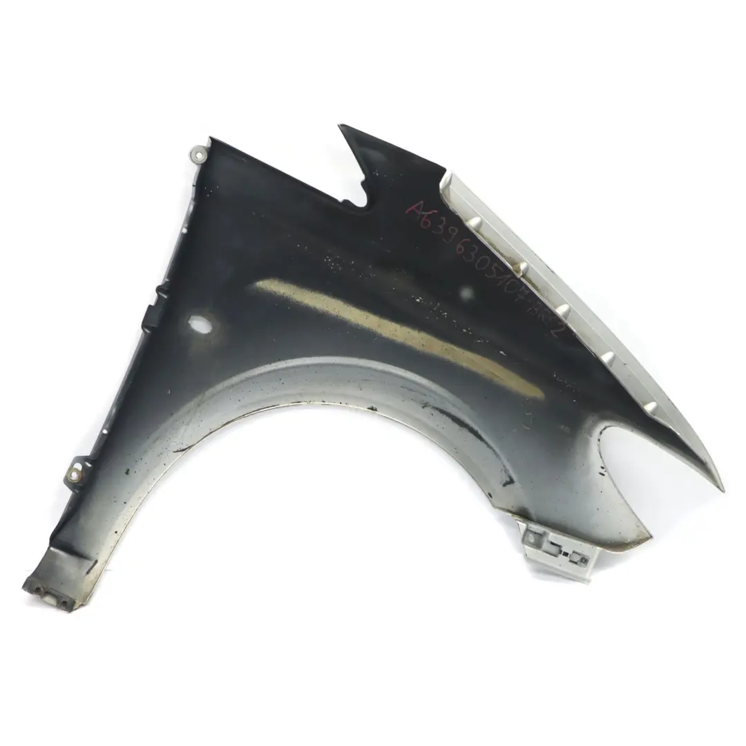 Pannello parafango anteriore sinistro Brilliant Silver - 9744 per Mercedes W639 con numero di parte A6396305107 Mercedes W639 Pannello parafango anteriore sinistro Brilliant Silver - 9744 - SKU A6396305107-BRS2 - Numero di parte A6396305107