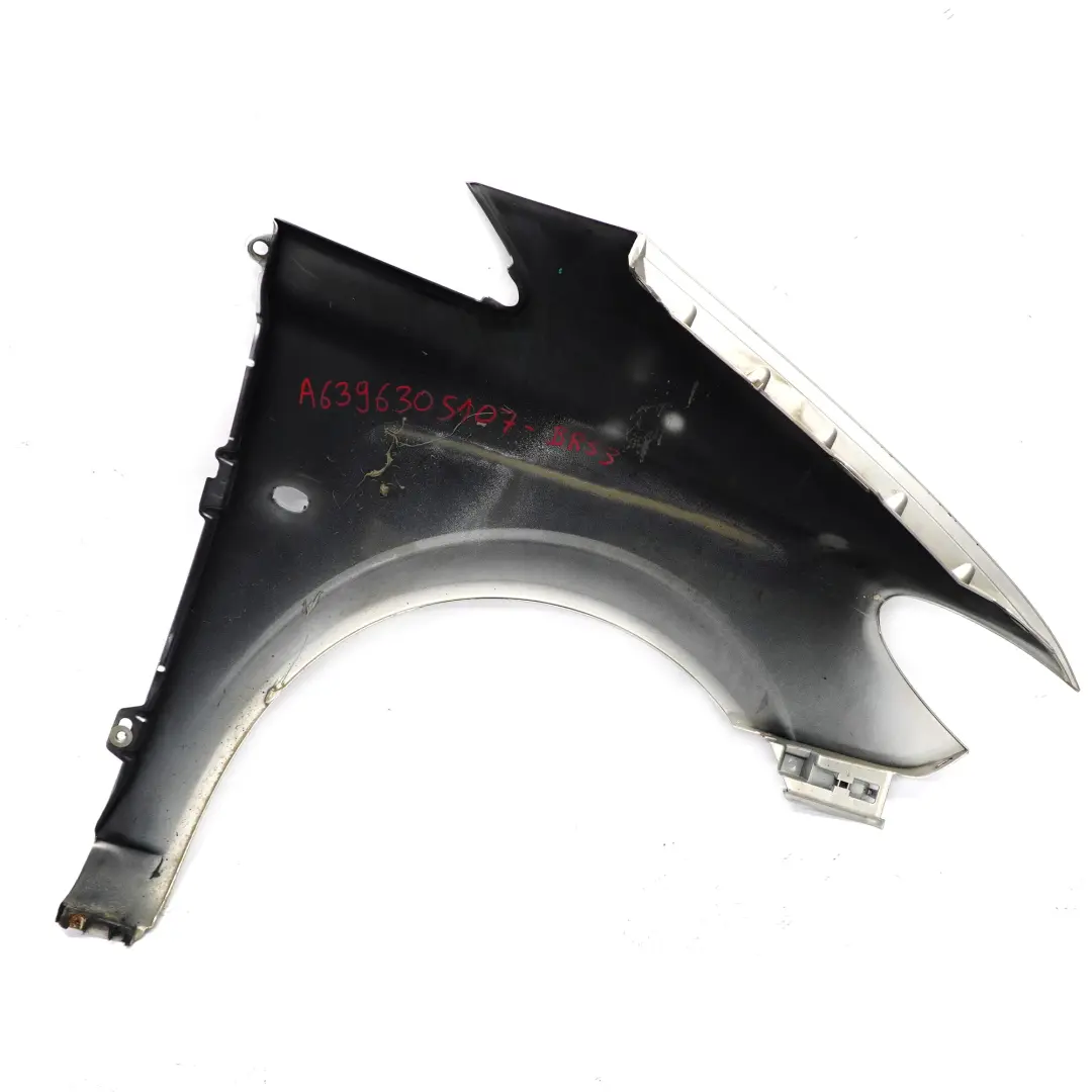 Mercedes W639 Embellecedor Guardabarros Lado Izquierdo Brilliant Silver 9744 - SKU A6396305107-BRS3 - Número de pieza A6396305107