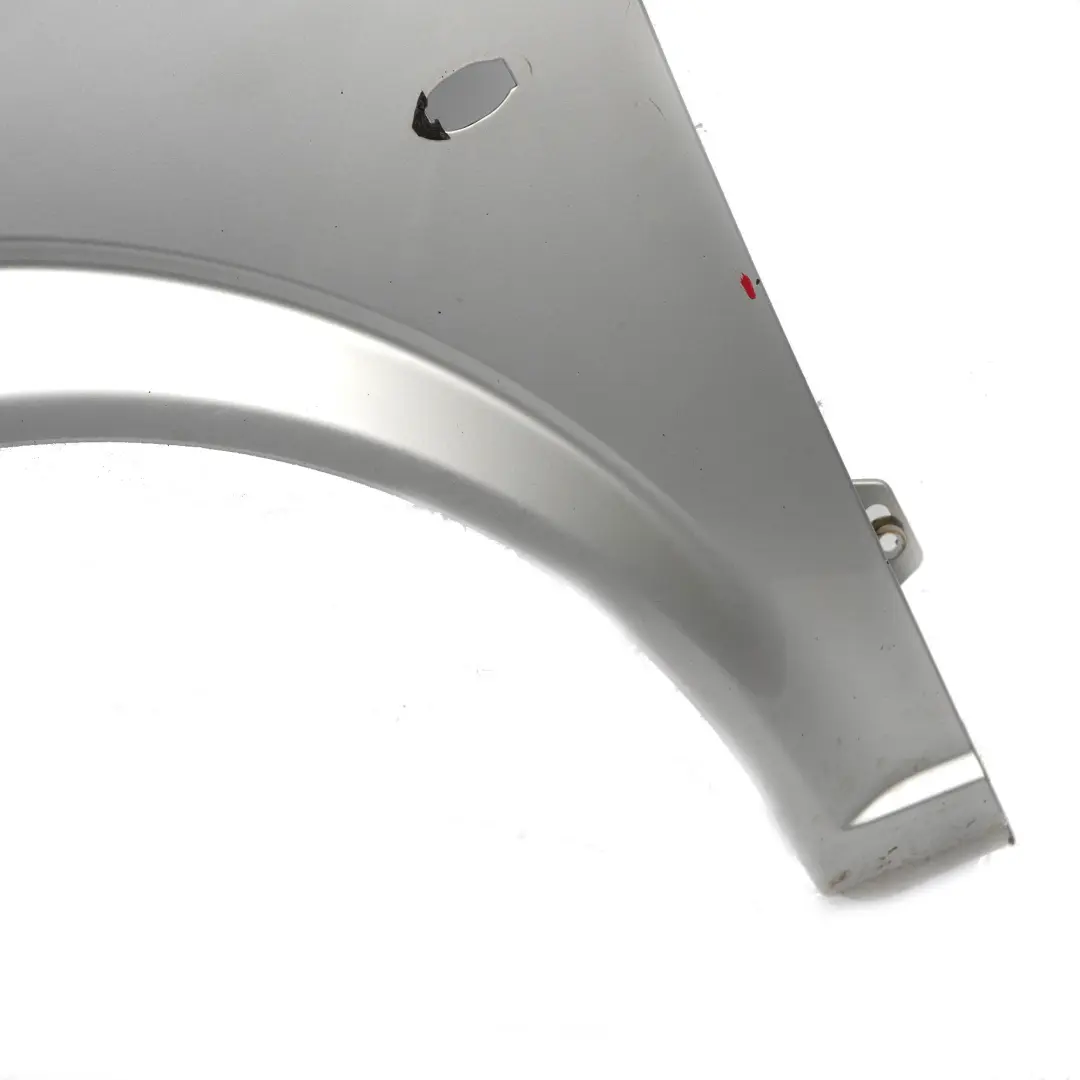 Kotflügel vorne links Seitenverkleidung Brilliant Silver 9744 für Mercedes W639 mit Teilenummer A6396305107 Mercedes W639 Kotflügel vorne links Seitenverkleidung Brilliant Silver 9744 - SKU A6396305107-BRS3 - Teilenummer A6396305107