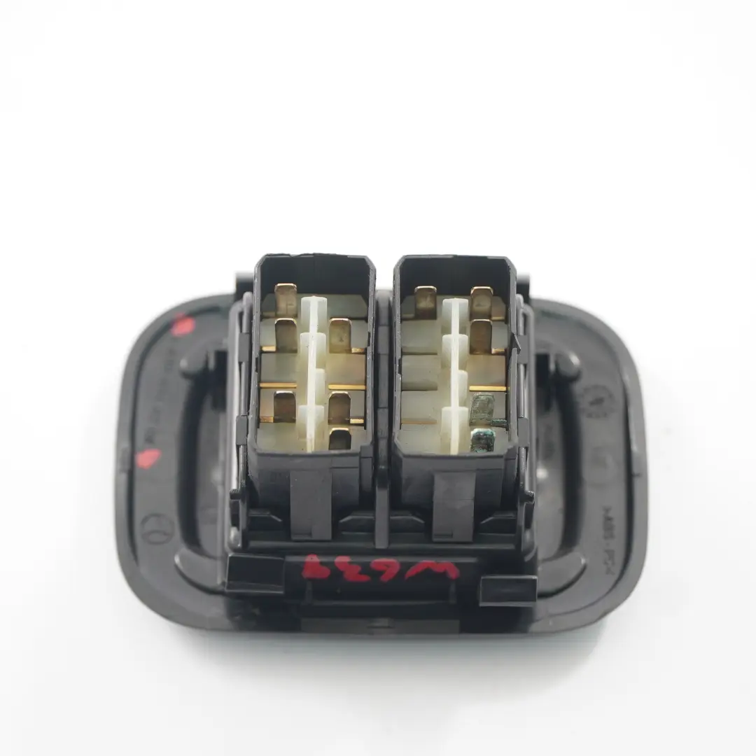 Panneau boutons commande suspension pneumatique pour Mercedes Vito W639 à propos du numéro de pièce A6396310208 Mercedes Vito W639 Panneau boutons commande suspension pneumatique - SKU A6396310208 - Numéro de pièce A6396310208