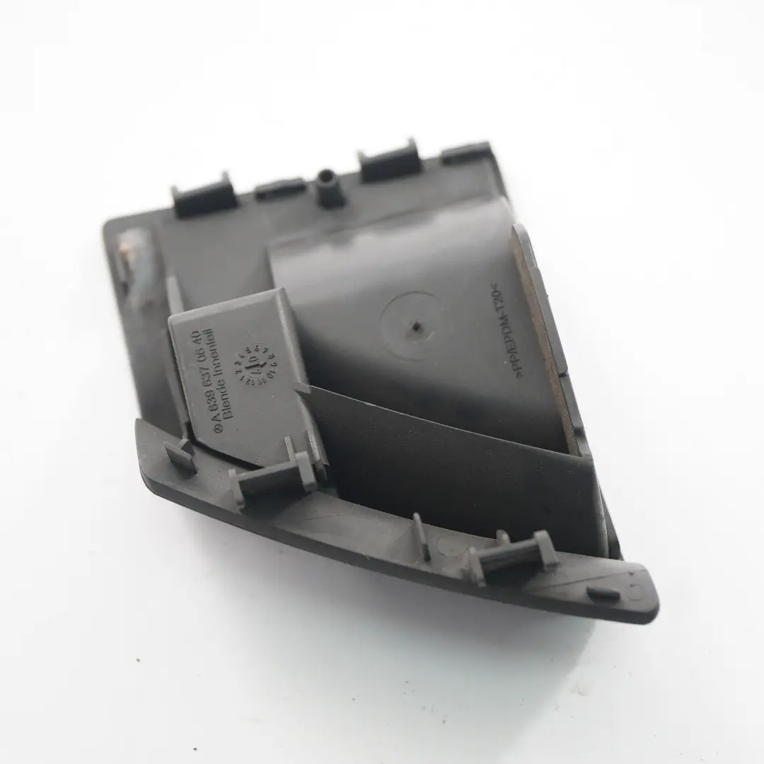 Panneau d'habillage arrière gauche Intérieur noir pour Mercedes W639 à propos du numéro de pièce A6396370640 Mercedes W639 Panneau d'habillage arrière gauche Intérieur noir - SKU A6396370640 - Numéro de pièce A6396370640