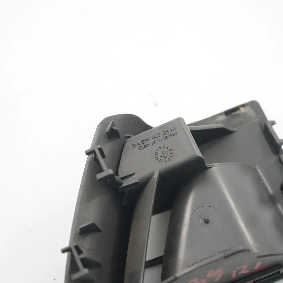 Hintere linke Verkleidung Abdeckung Schwarz Innen für Mercedes W639 mit Teilenummer A6396370640 Mercedes W639 Hintere linke Verkleidung Abdeckung Schwarz Innen - SKU A6396370640 - Teilenummer A6396370640