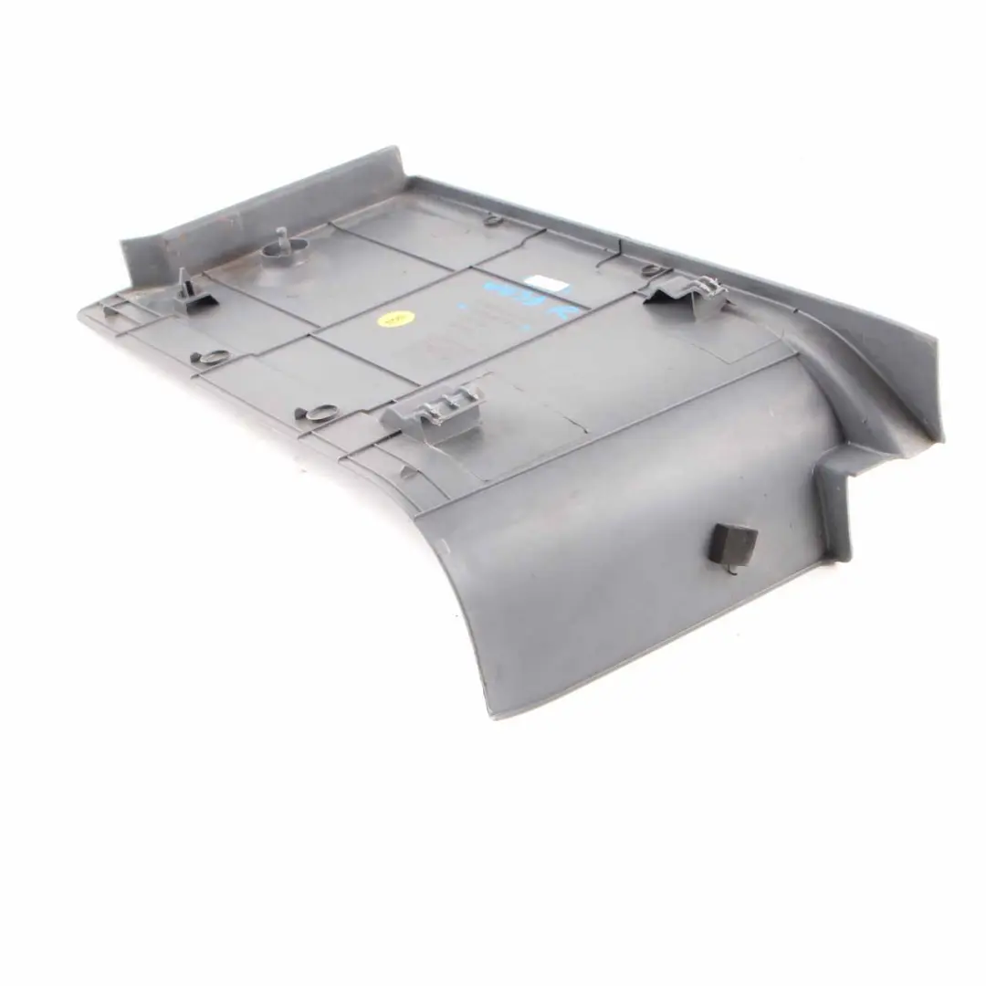 Sitztafelverkleidung vorne rechts A6396601609 für Mercedes Vito W639 mit Teilenummer A6396601709 Mercedes Vito W639 Sitztafelverkleidung vorne rechts A6396601609 - SKU A6396601709 - Teilenummer A6396601709