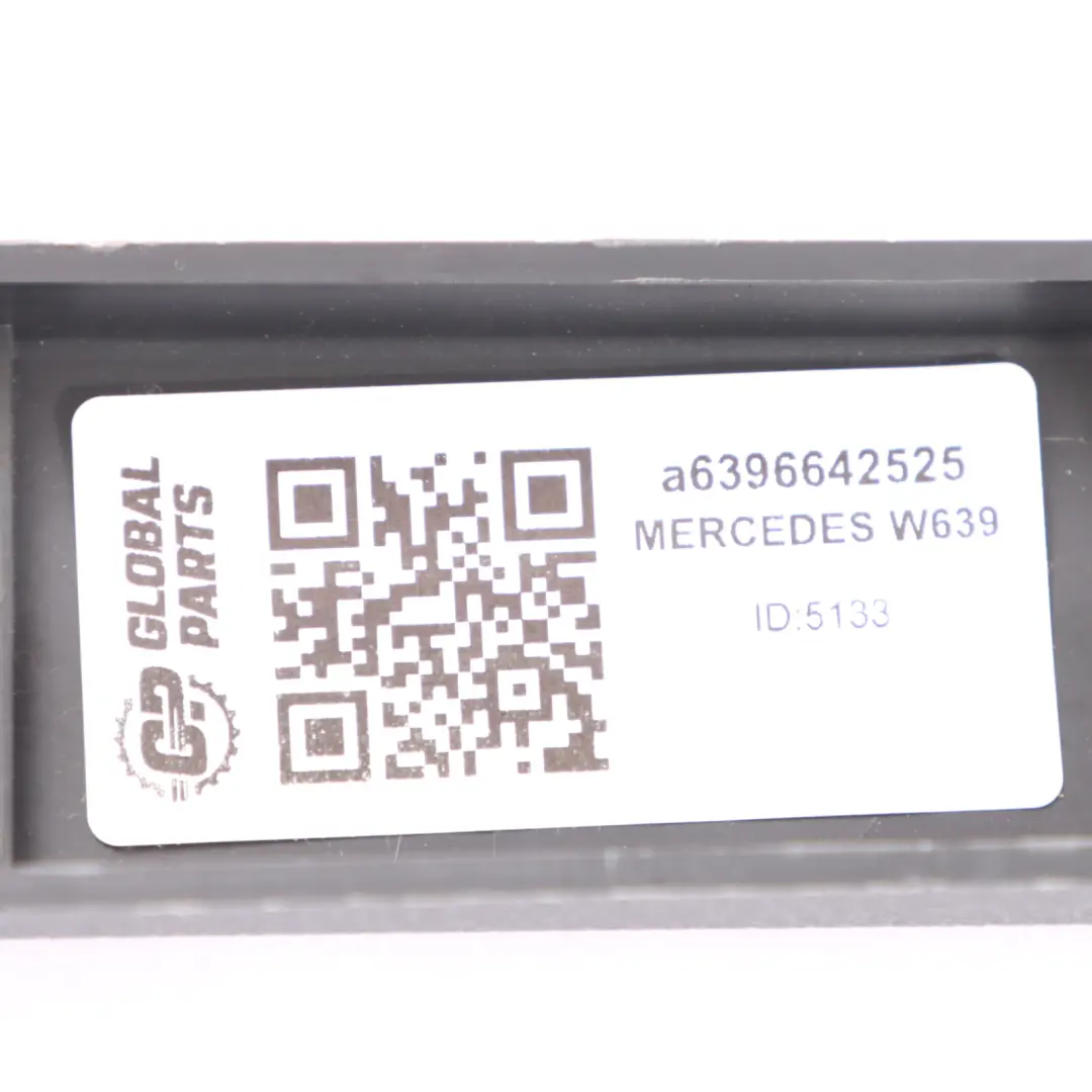 Garniture siège arrière droit Cache panneau siège pour Mercedes Vito W639 à propos du numéro de pièce a6396642525 Mercedes Vito W639 Garniture siège arrière droit Cache panneau siège - SKU a6396642525 - Numéro de pièce a6396642525