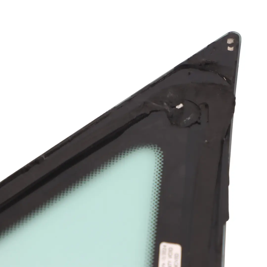 Fenêtre latérale avant droite Triangle Glass AS2 pour Mercedes Vito W639 à propos du numéro de pièce A6396736605 Mercedes Vito W639 Fenêtre latérale avant droite Triangle Glass AS2 - SKU A6396736605 - Numéro de pièce A6396736605