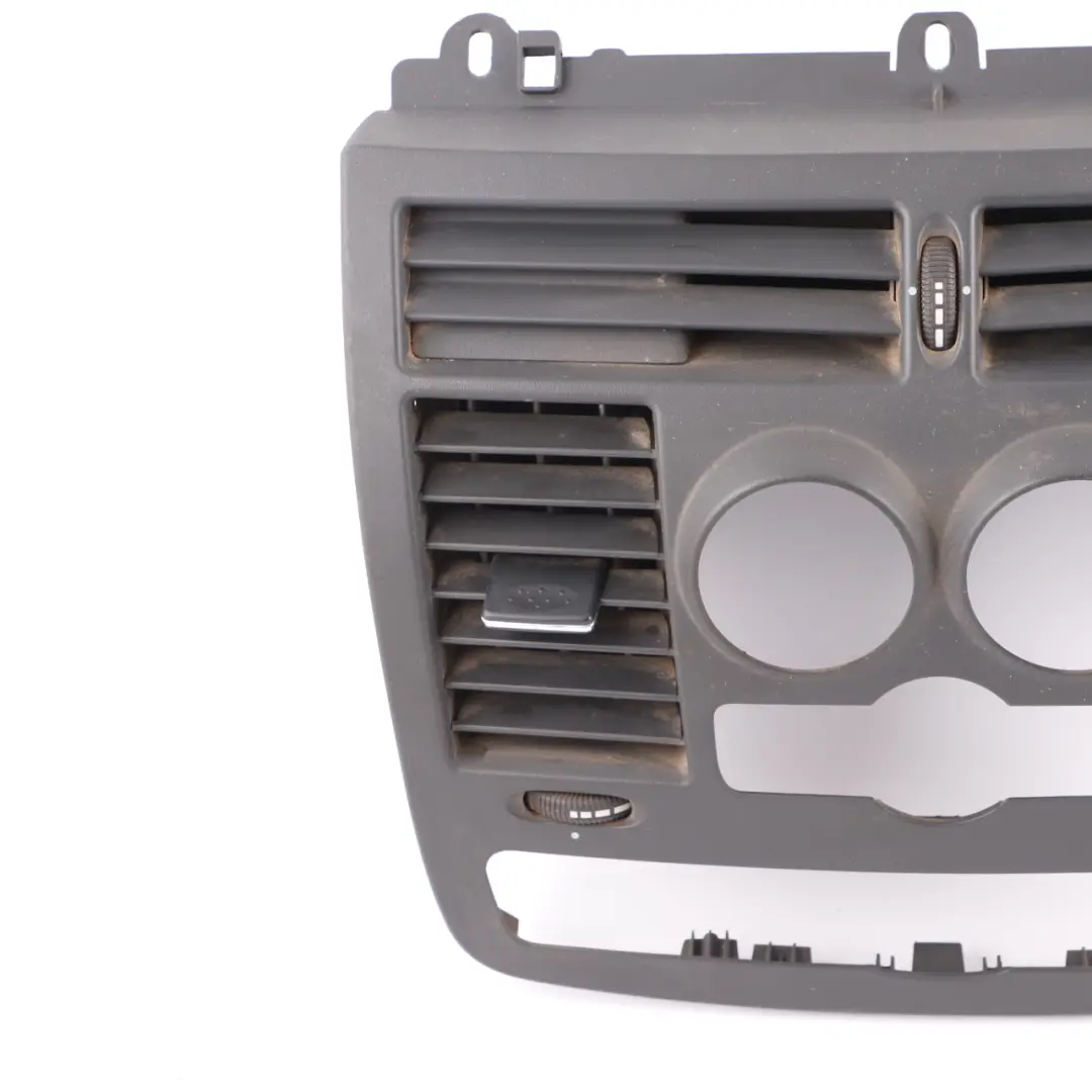 Consola Central Salpicadero Marco Tapa Aberturas para Mercedes Vito W639 con número de pieza A6396800007 Mercedes Vito W639 Consola Central Salpicadero Marco Tapa Aberturas - SKU A6396800007 - Número de pieza A6396800007