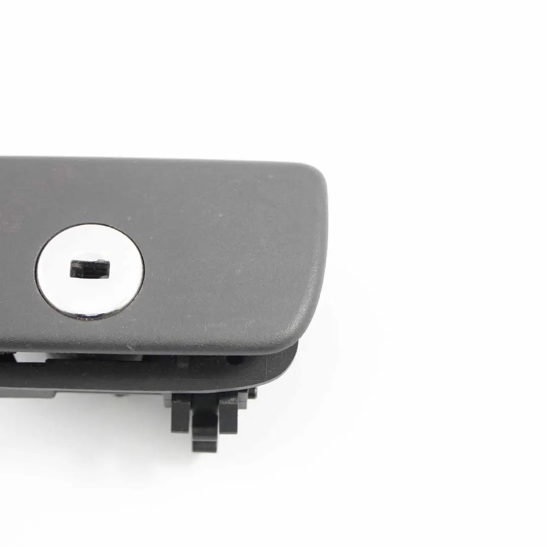 Zamek Schowka do Mercedes Vito W639 o numerze A6396800184 Mercedes Vito W639 Zamek Schowka - SKU A6396800184 - Numer Części A6396800184