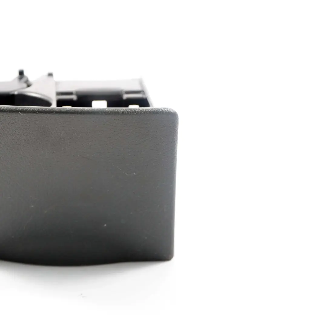 Portavasos Cenicero Tapa embellecedora para Mercedes W639 Vito Viano con número de pieza A6396800358 Mercedes W639 Vito Viano Portavasos Cenicero Tapa embellecedora - SKU A6396800358 - Número de pieza A6396800358